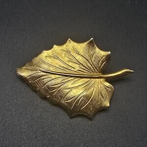 Vintage Gold Tone Leaf Brooch Fall Autumn Vintage Costume Jewelry